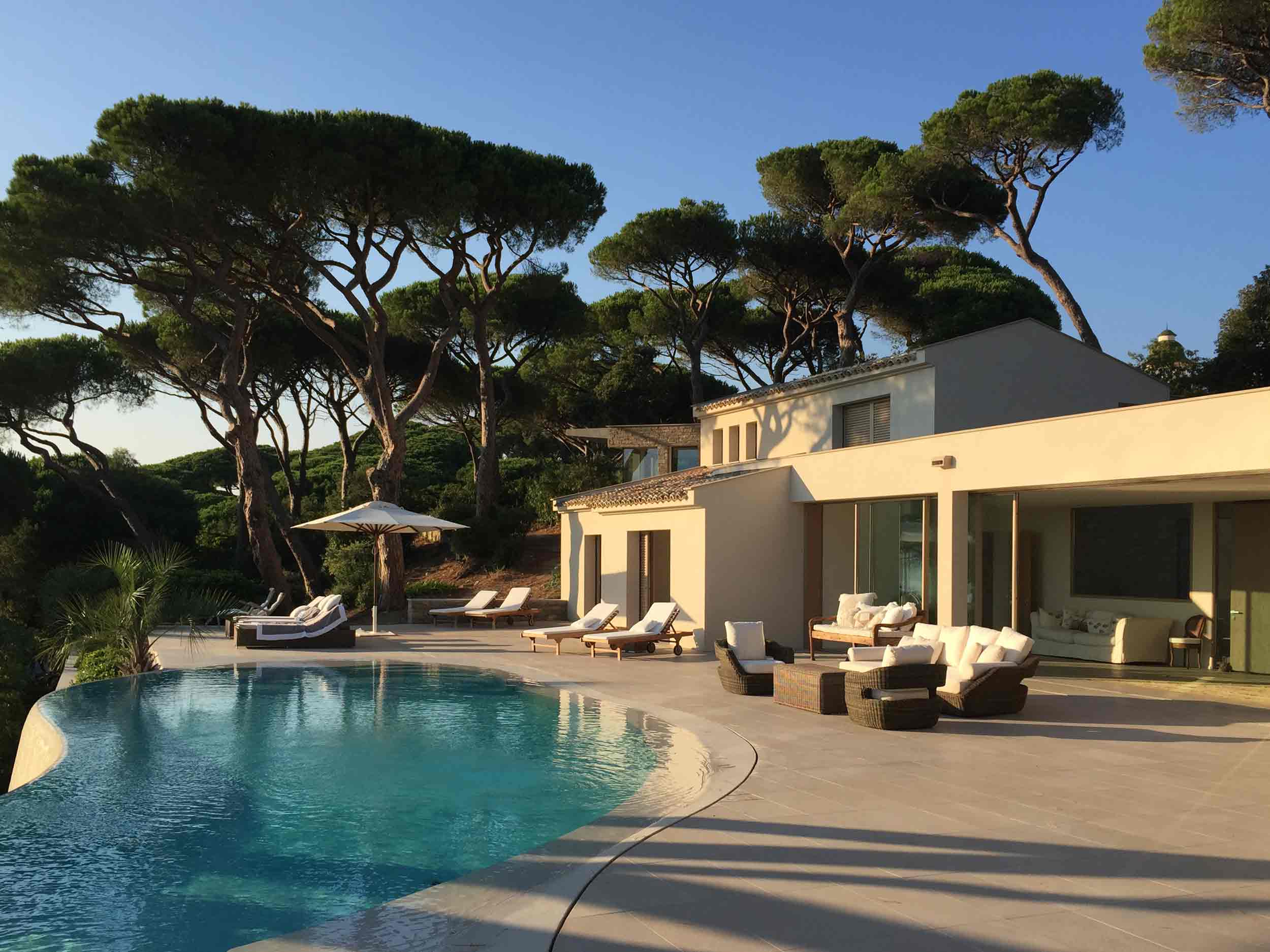 View of the Saint Tropez villa with Skyline lift and slide and recessed guide