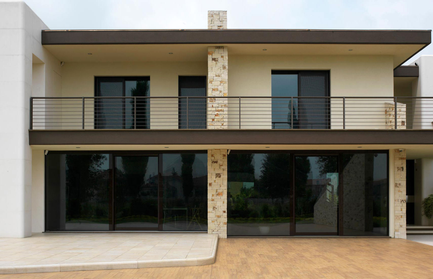 Building elevation with Vitrum 90 windows