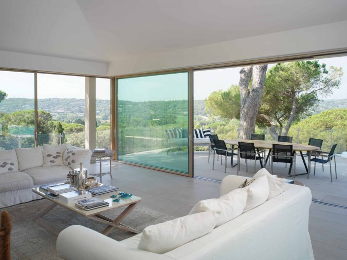 View of the lift and slide of the living area of Villa Saint Tropez with opening corner