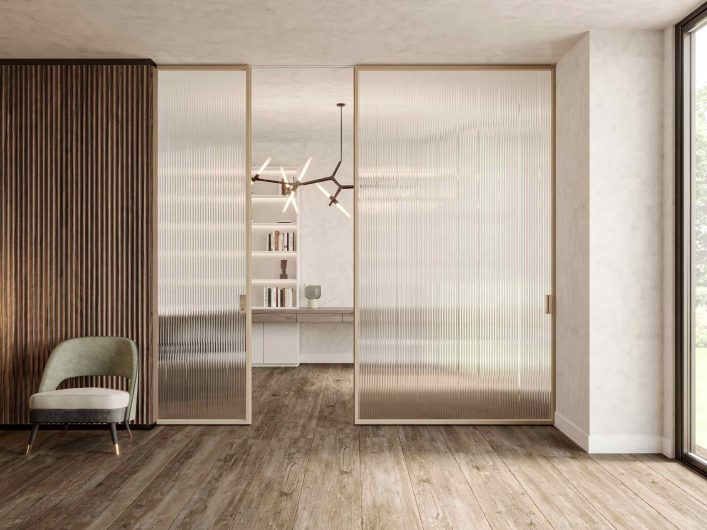 Lady pivot interior door in light natural oak and transparent glass